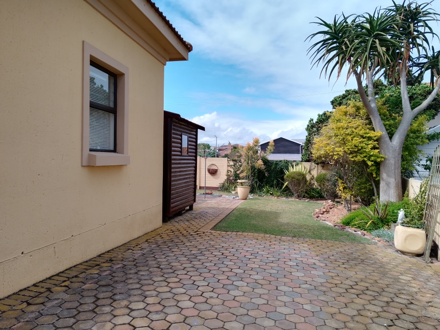 2 Bedroom Property for Sale in Reebok Western Cape